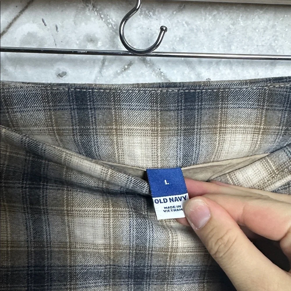 Old Navy Plaid Mini Skirt - Beige and Black - Picture 3 of 6